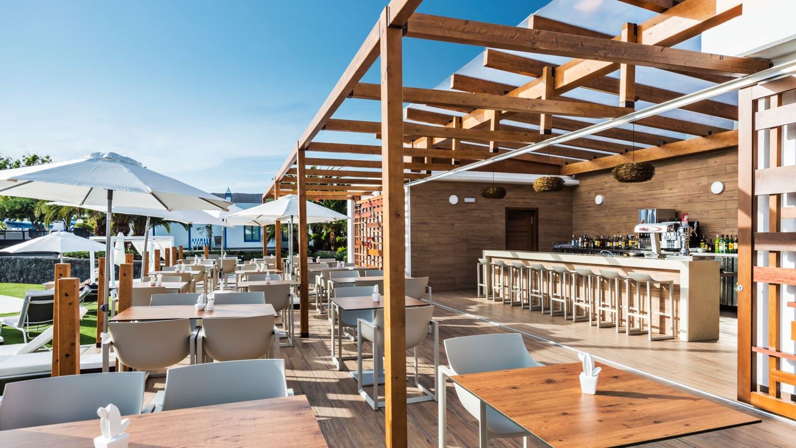 bars-los-jameos-pool-bar--restaurant