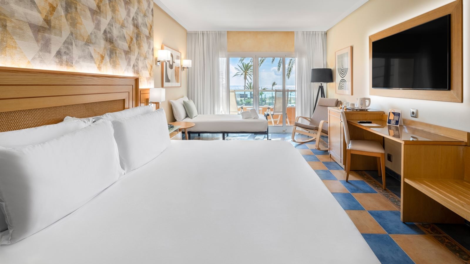 rooms-dbl-fam-sv-double-family-sea-view-balcony-or-terrace