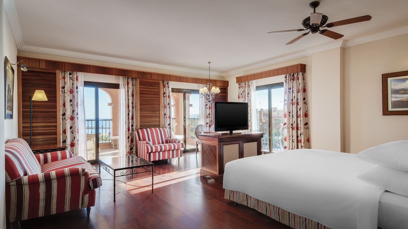 rooms-junior-suite-deluxe-sea-view-balcony-or-terrace