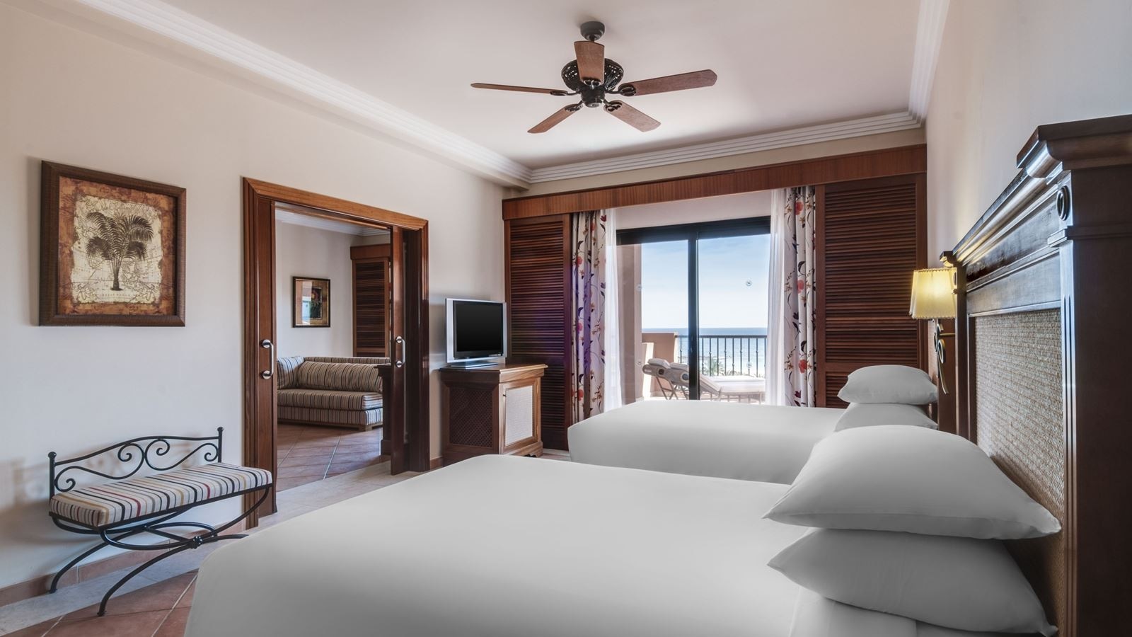 rooms-executive-suite-sea-view-balcony-or-terrace