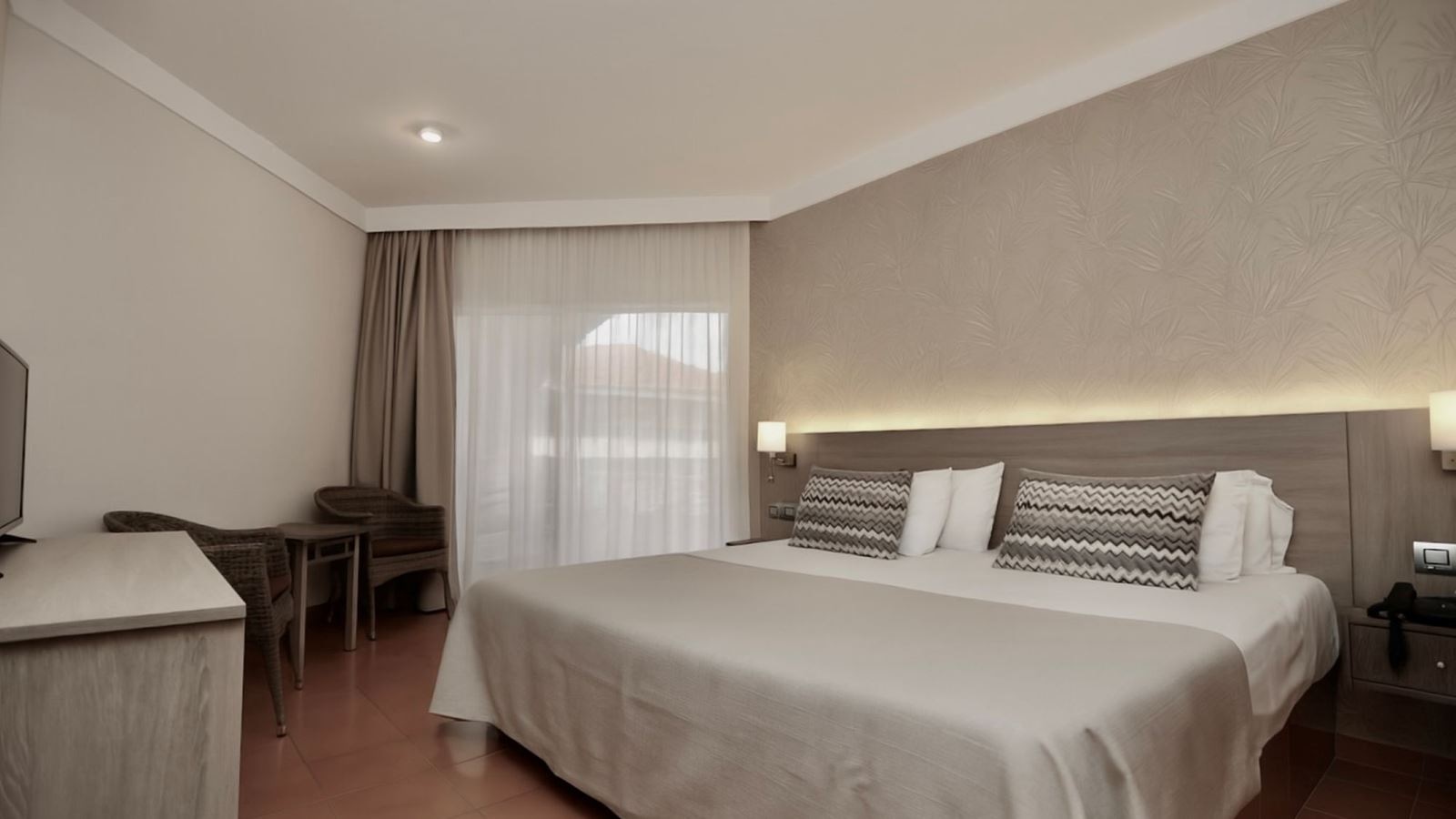 rooms-double-standard-room-single-use-with-balcony-or-terrace