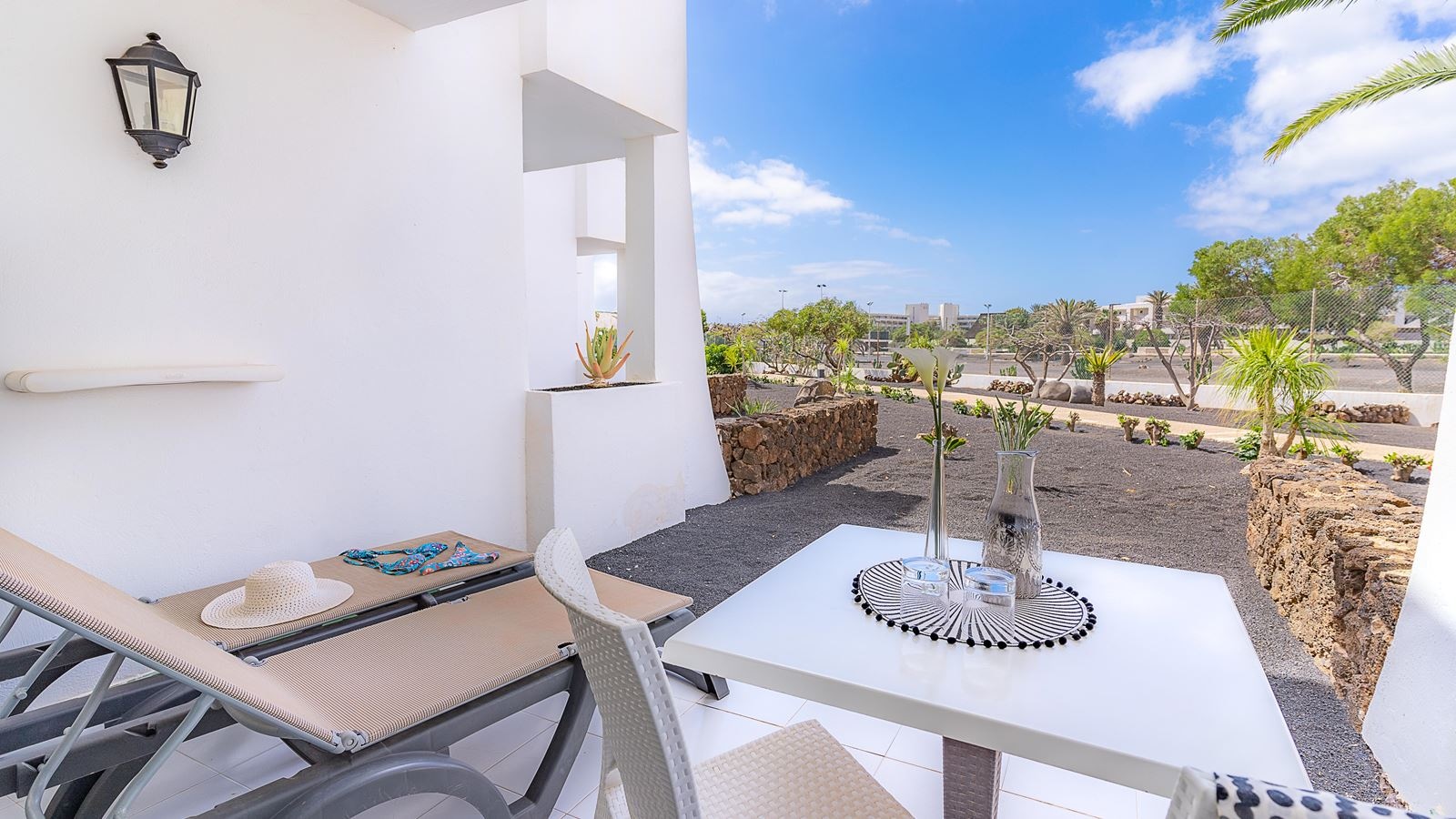 rooms-apartment-2-bedrooms-balcony-or-terrace