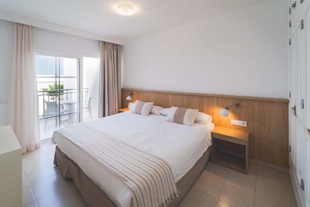 rooms-2-bedrooms-with-pool