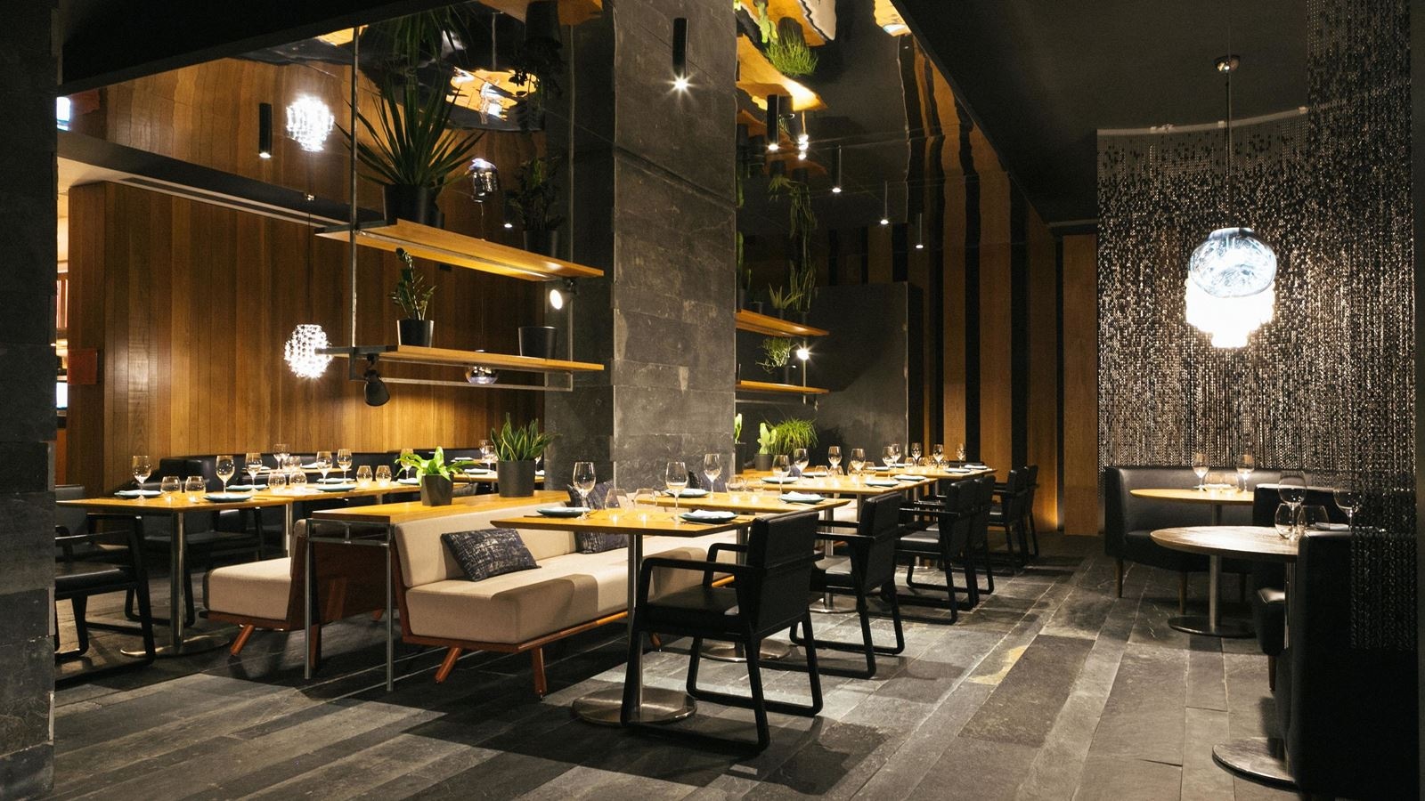 restaurants-sens-kitchen-patio-garden