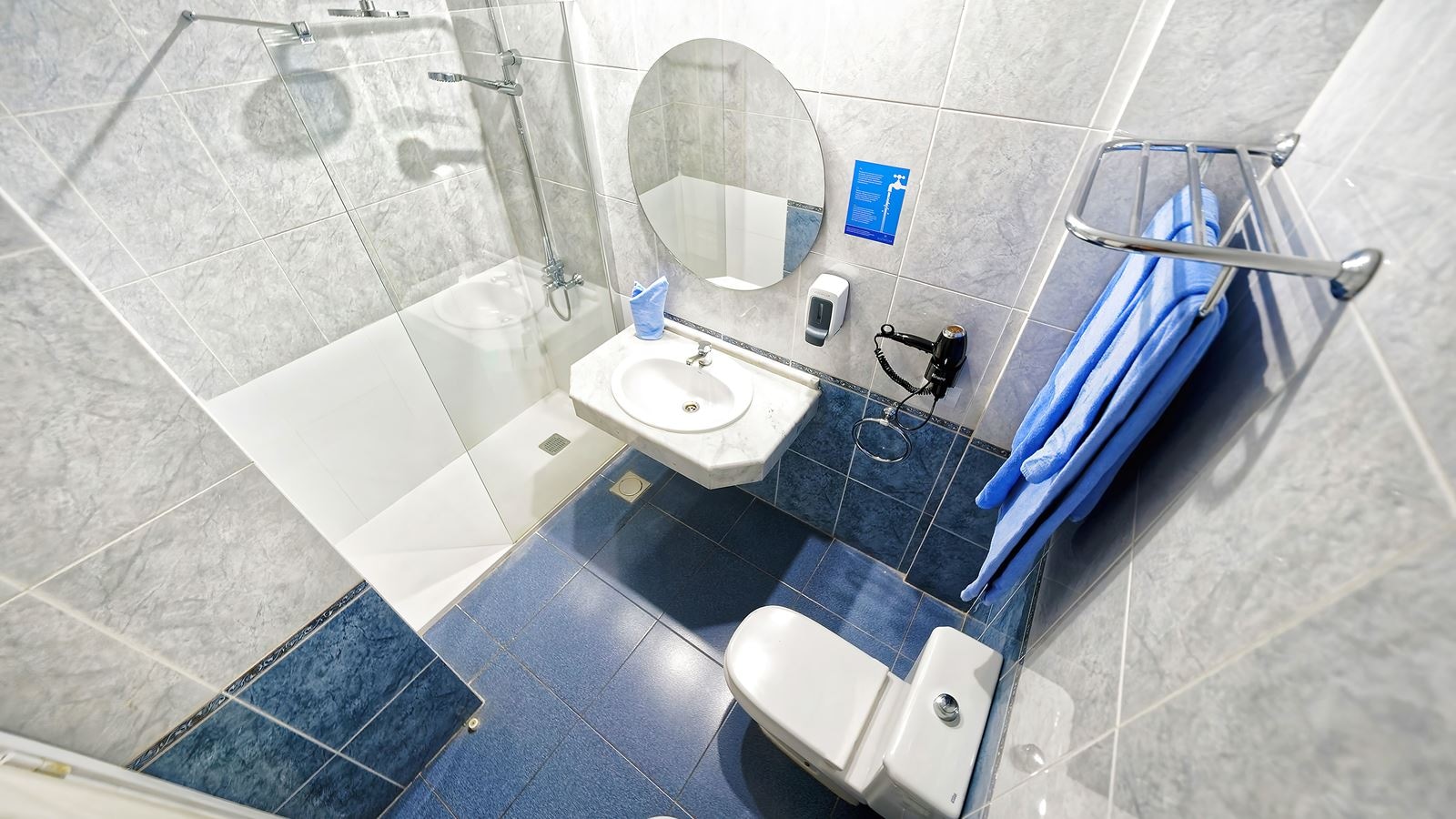 rooms-apartment-one-bedroom-balcony-or-terrace