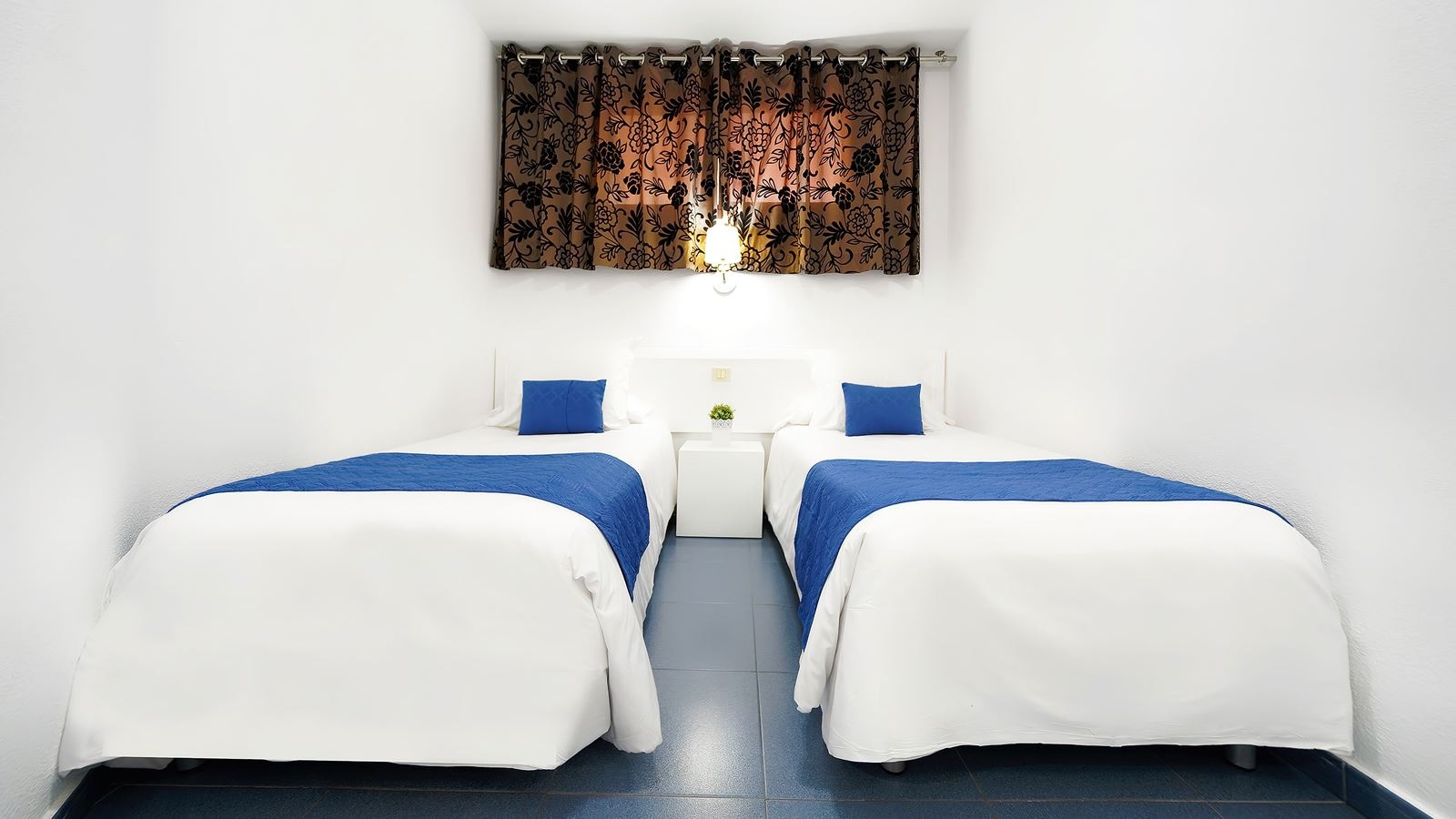 rooms-apartment-one-bedroom-balcony-or-terrace