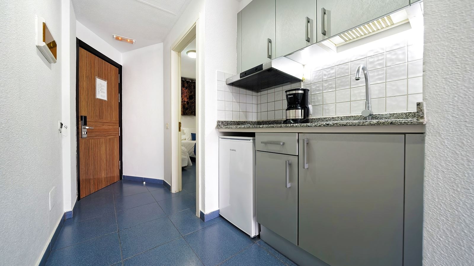 rooms-apartment-one-bedroom-balcony-or-terrace