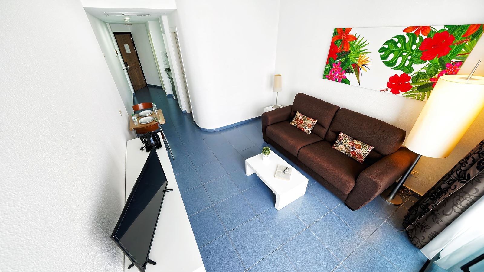 rooms-apartment-one-bedroom-balcony-or-terrace