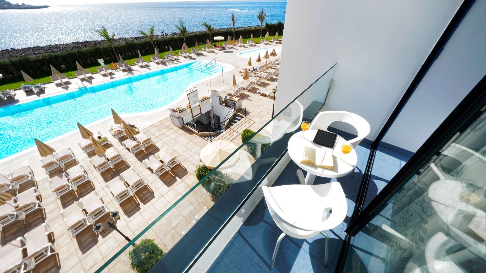 rooms-studio-balcony-or-terrace