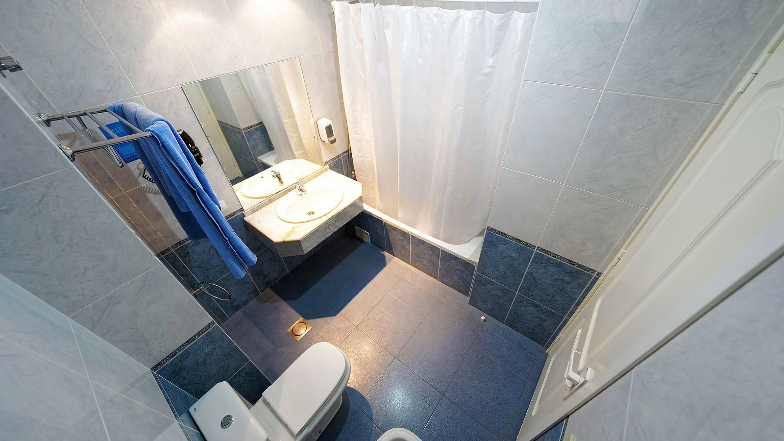 rooms-studio-balcony-or-terrace