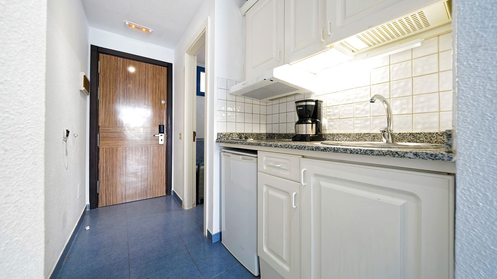 rooms-studio-balcony-or-terrace