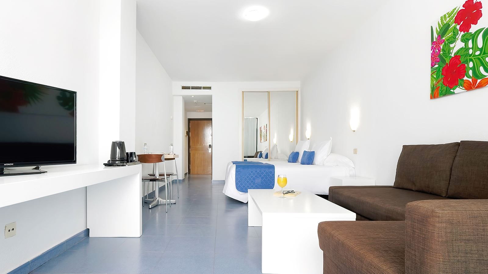 rooms-studio-balcony-or-terrace