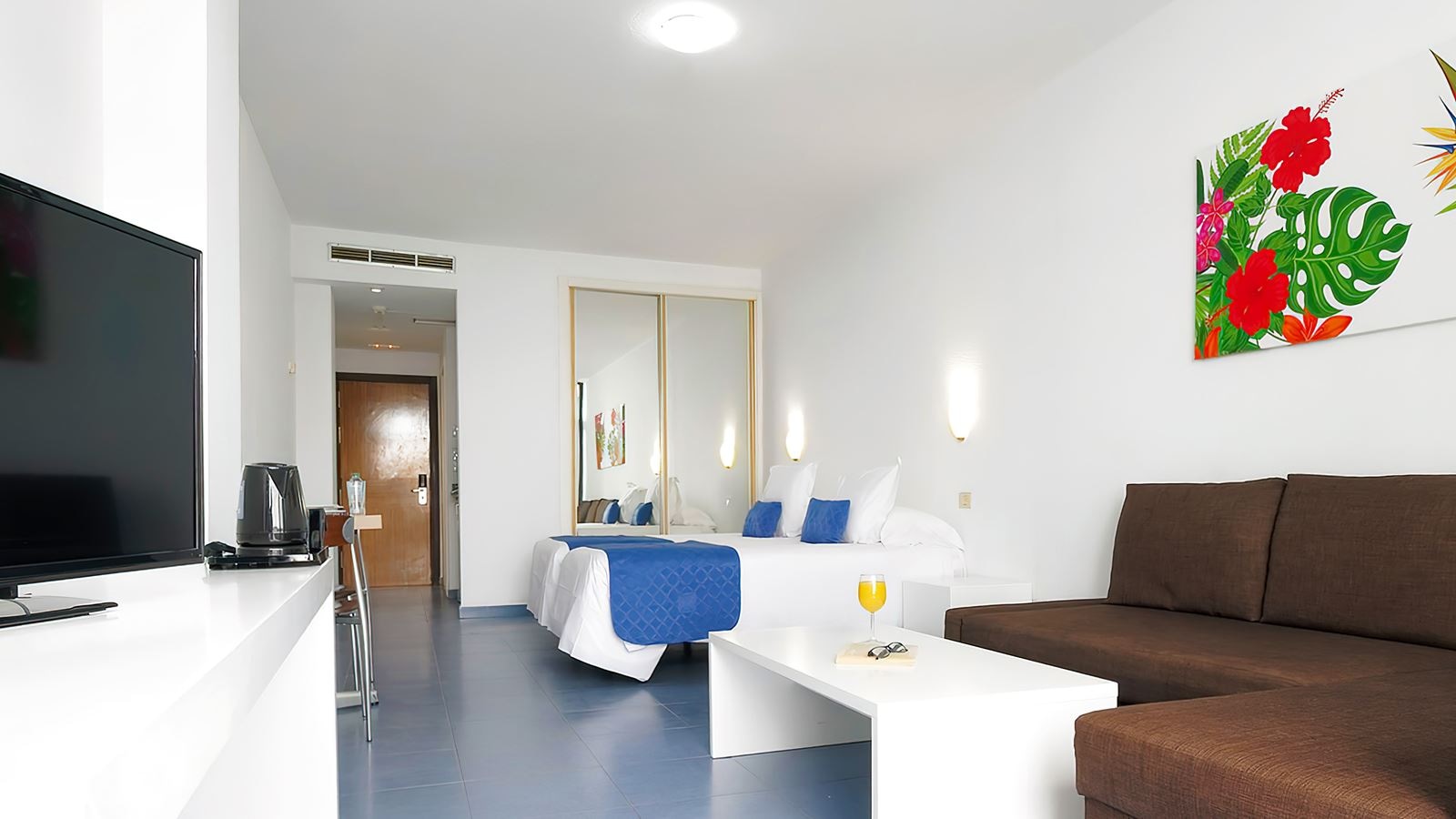 rooms-studio-balcony-or-terrace