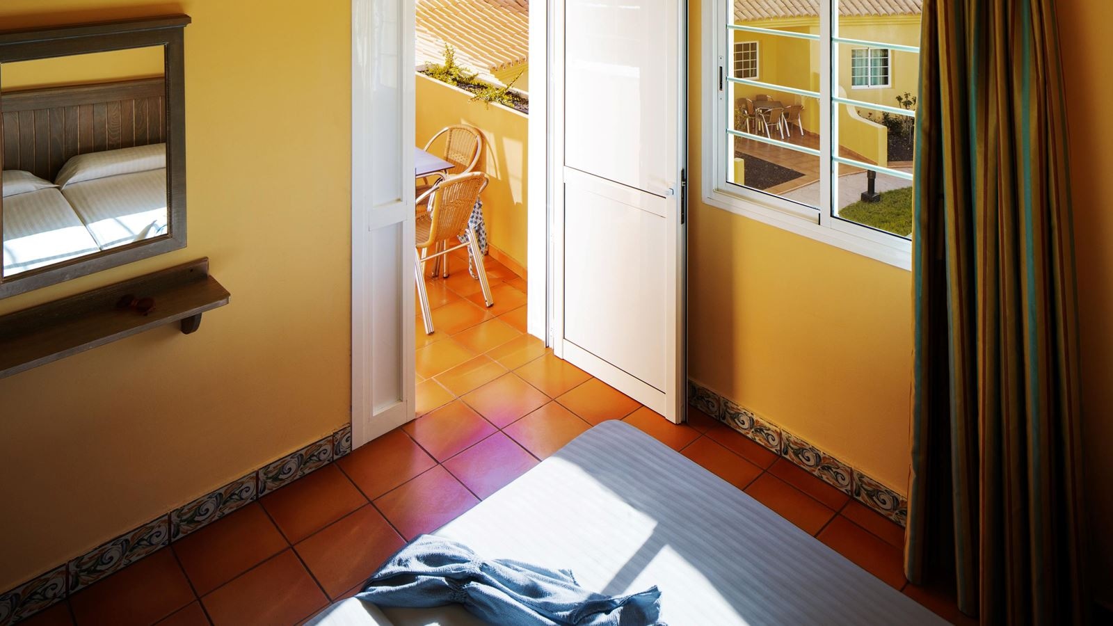 rooms-double-room-with-balcony-or-terrace