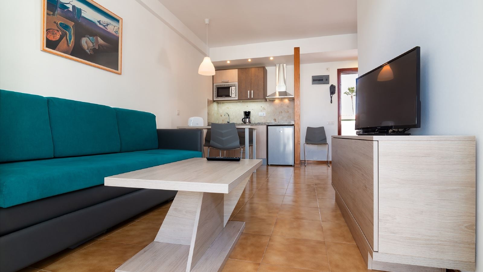 rooms-one-bedroom-apartment-balcony-or-terrace