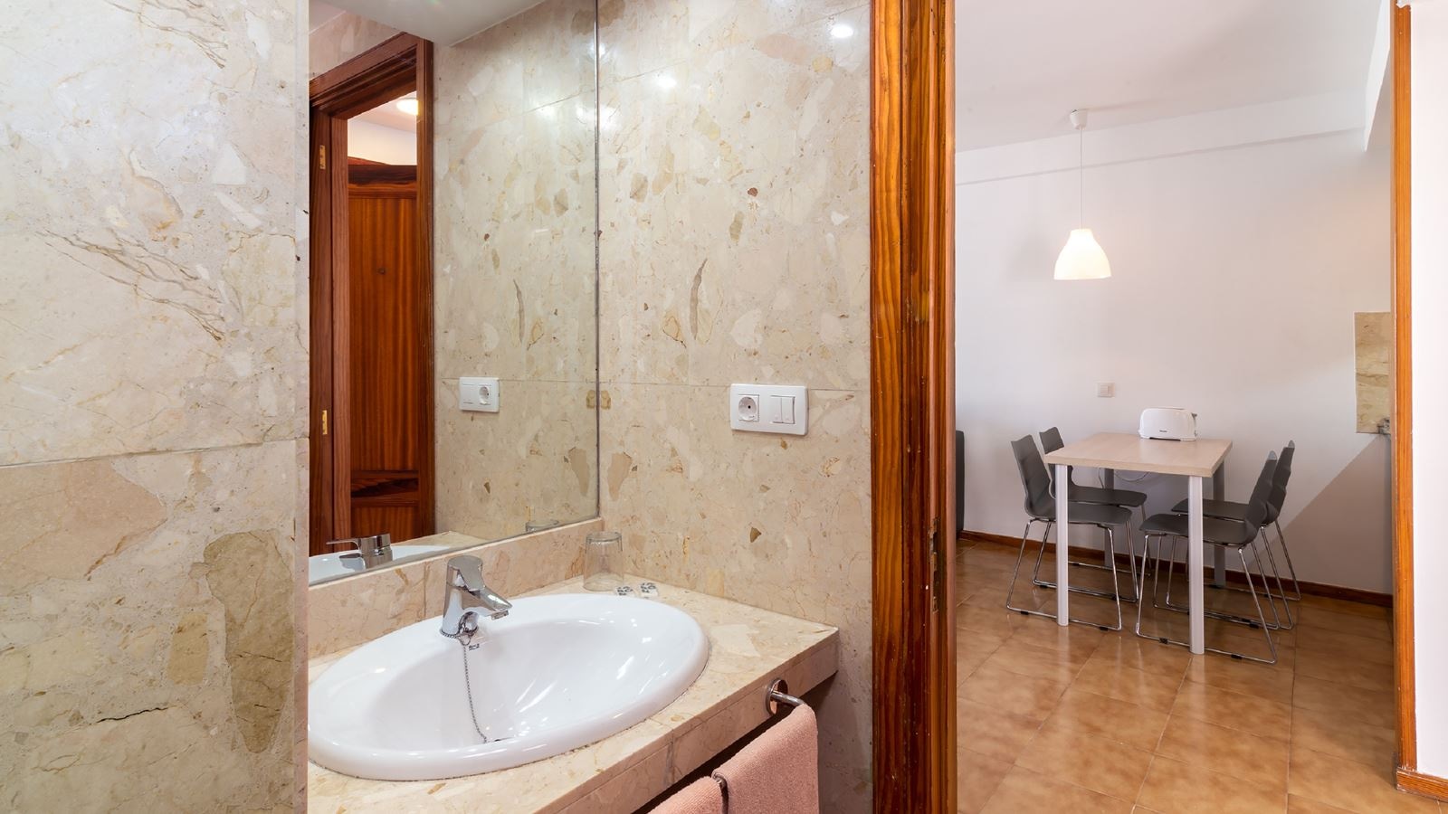 rooms-one-bedroom-apartment-sea-side-view-balcony