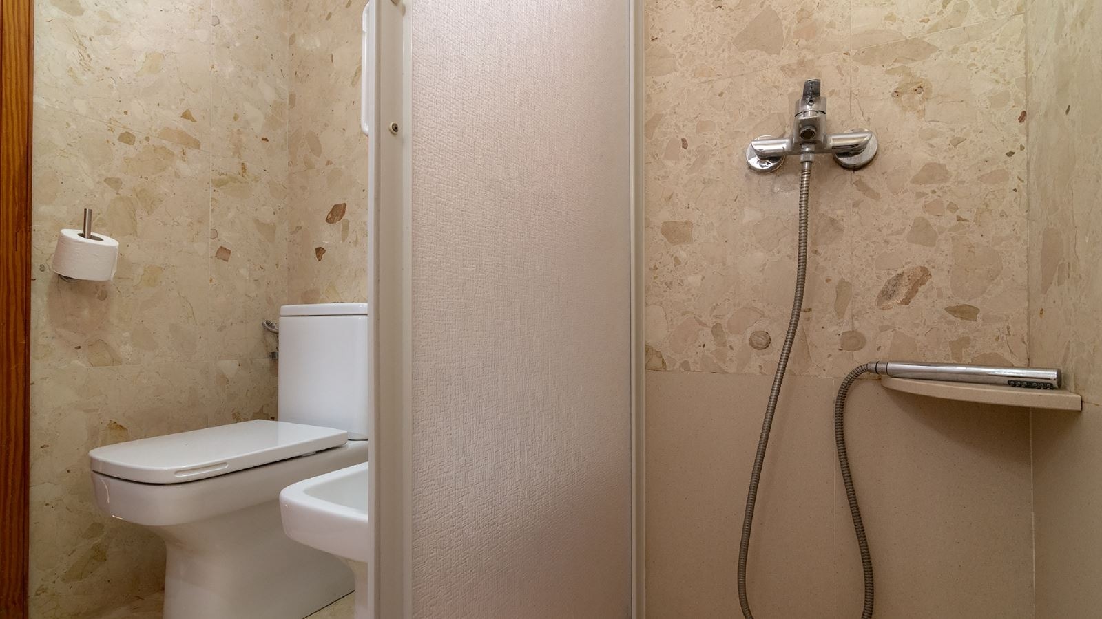 rooms-one-bedroom-apartment-sea-side-view-balcony