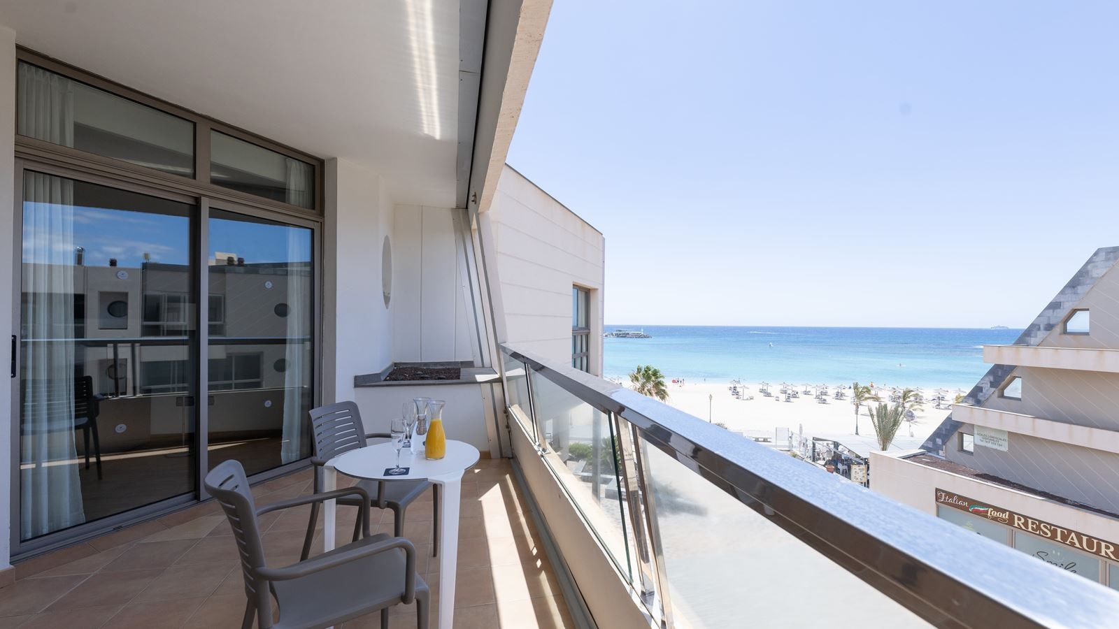 rooms-junior-suite-lateral-sea-view-with-balcony-junior-suite-sea-view