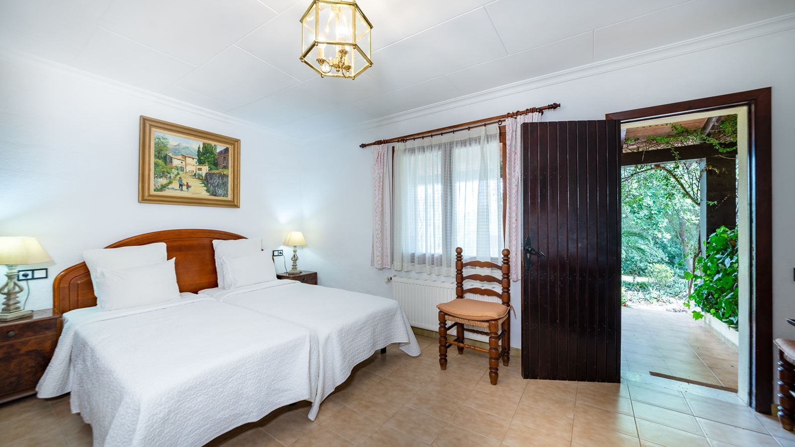 rooms-family-room-with-terrace