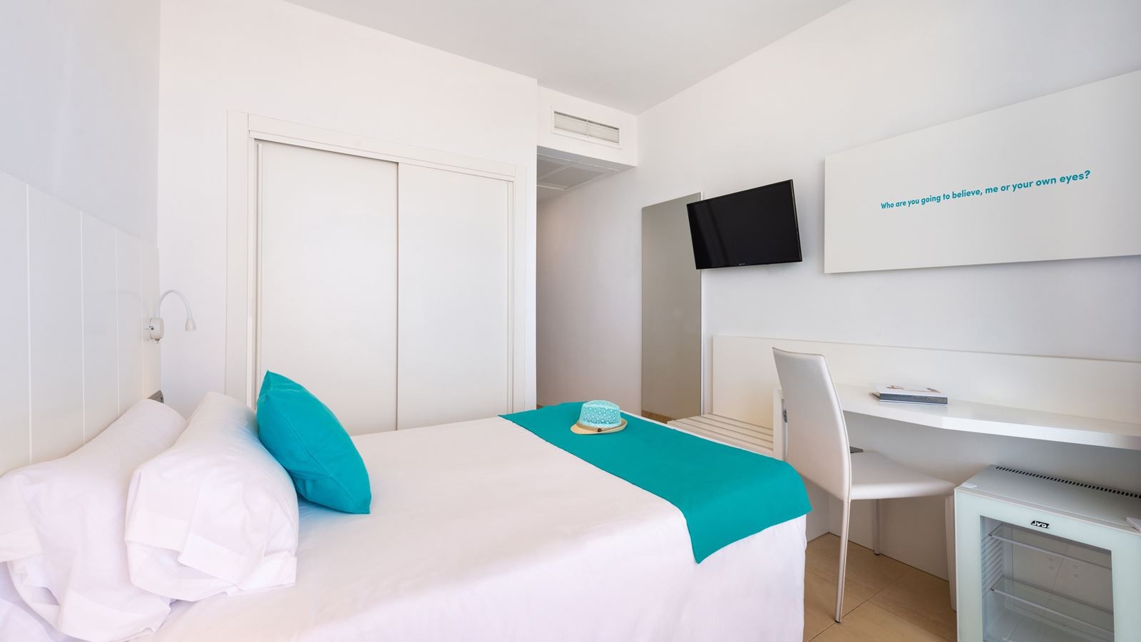 rooms-twin-room-balcony-or-terrace