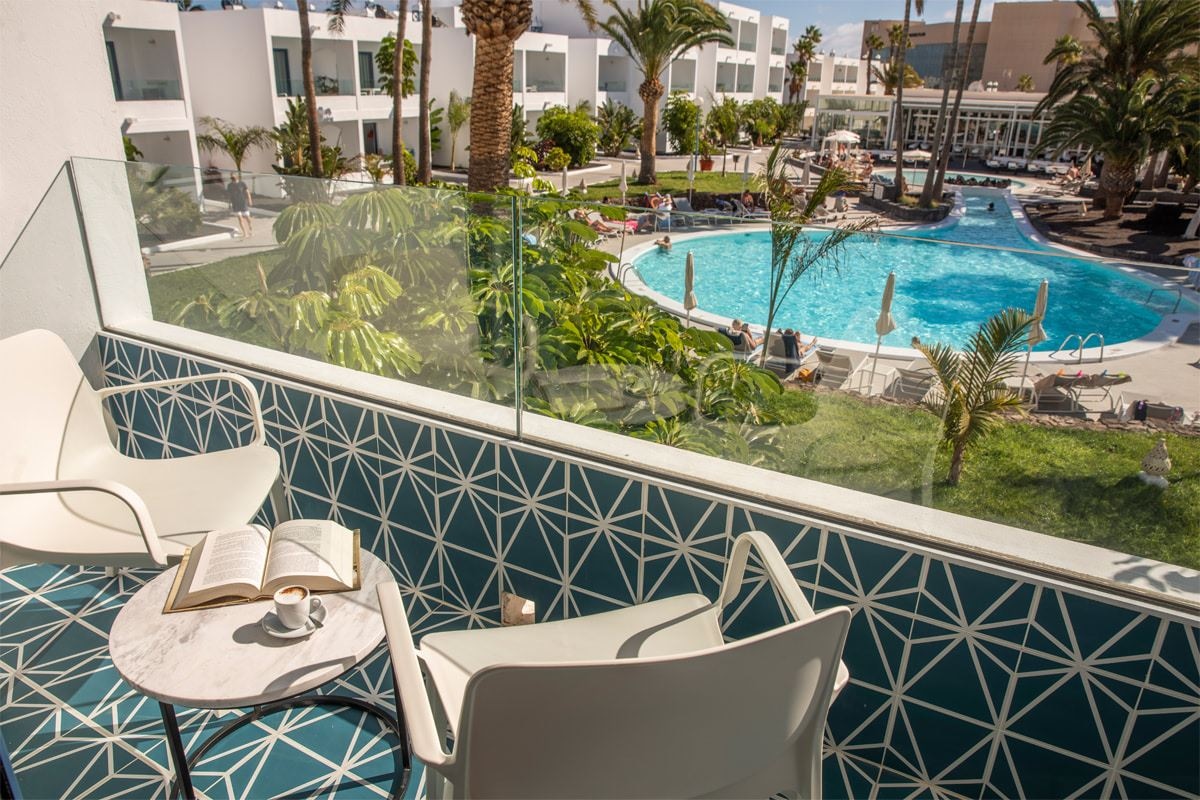 rooms-deluxe-room-with-terrace-or-balcony