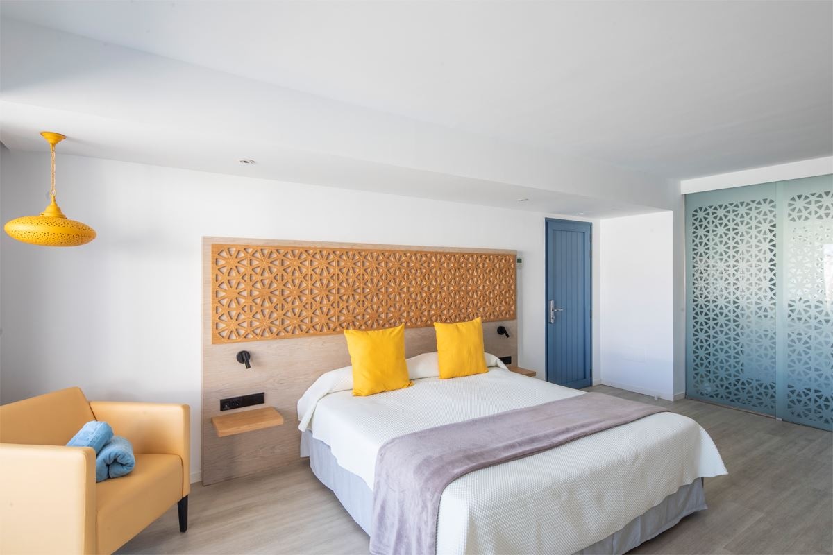 rooms-deluxe-room-with-terrace-or-balcony