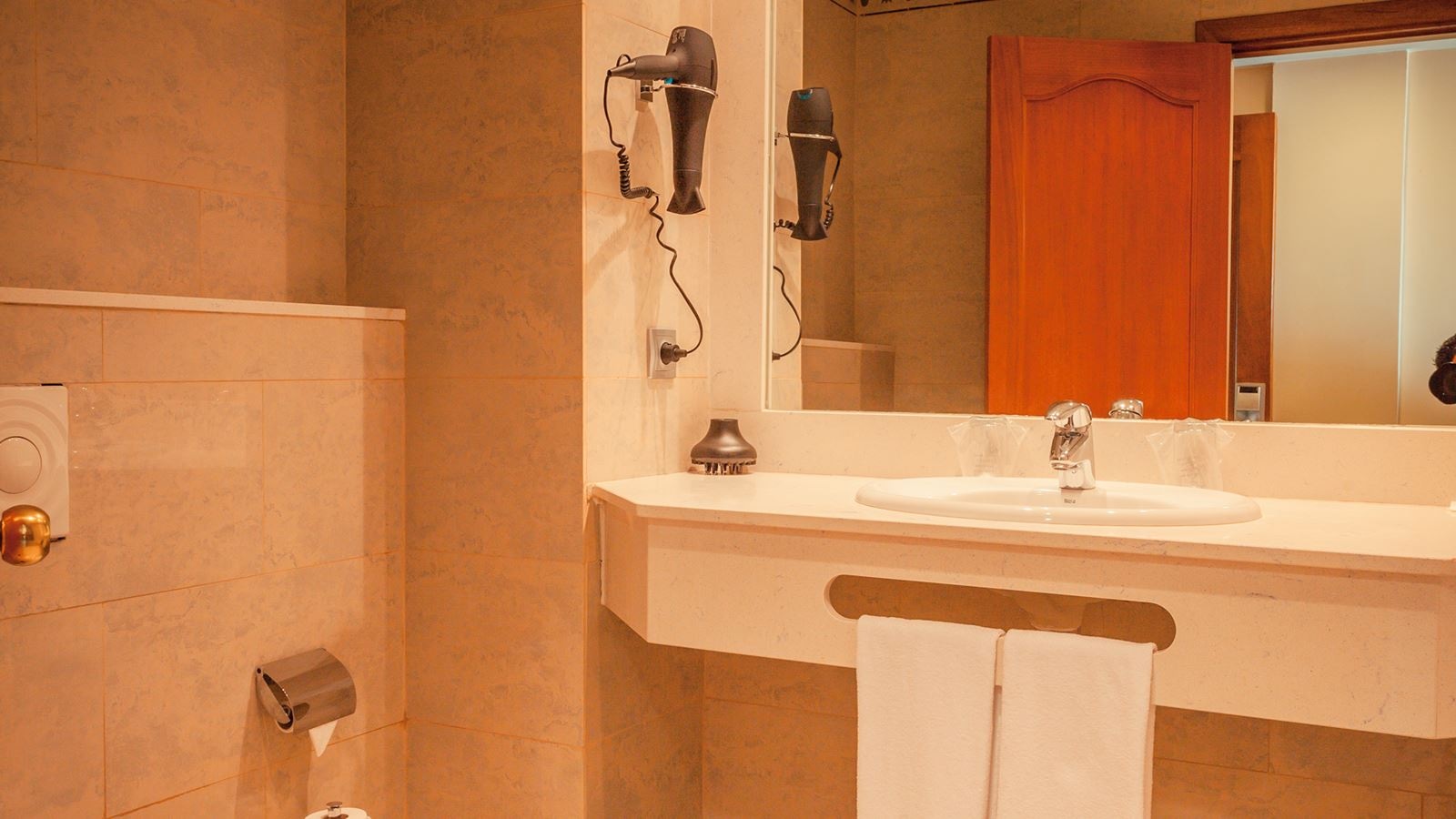 rooms-dsty-double-standard-yield-balcony