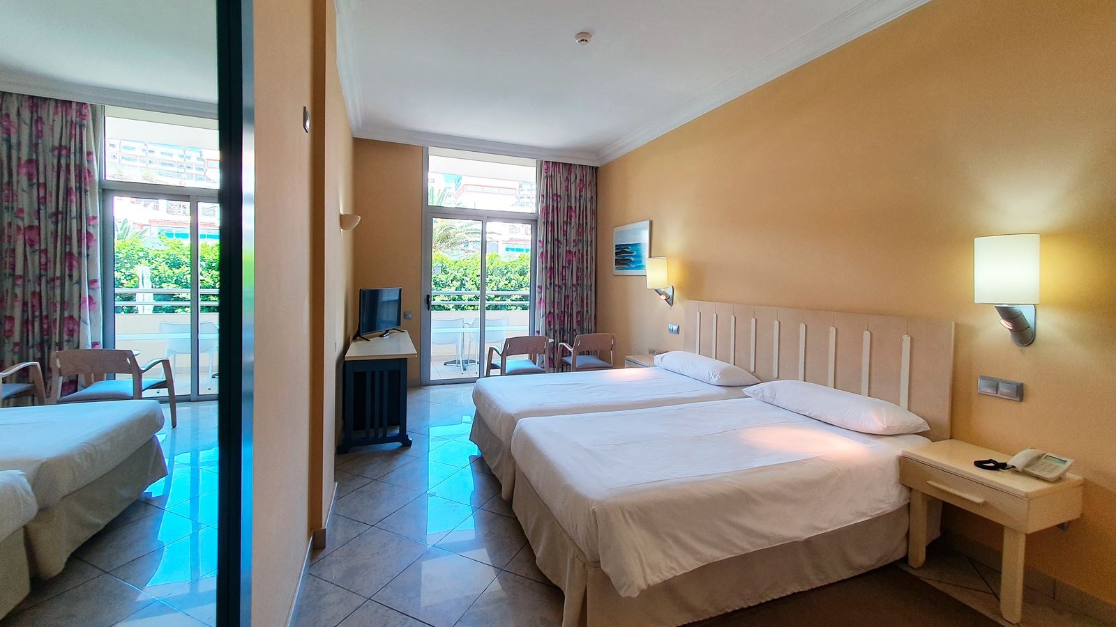 rooms-dsty-double-standard-yield-balcony