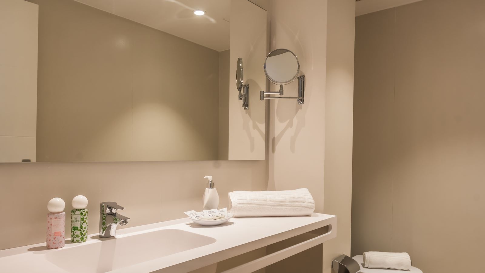 rooms-junior-suite-terraza-with-kitchenette