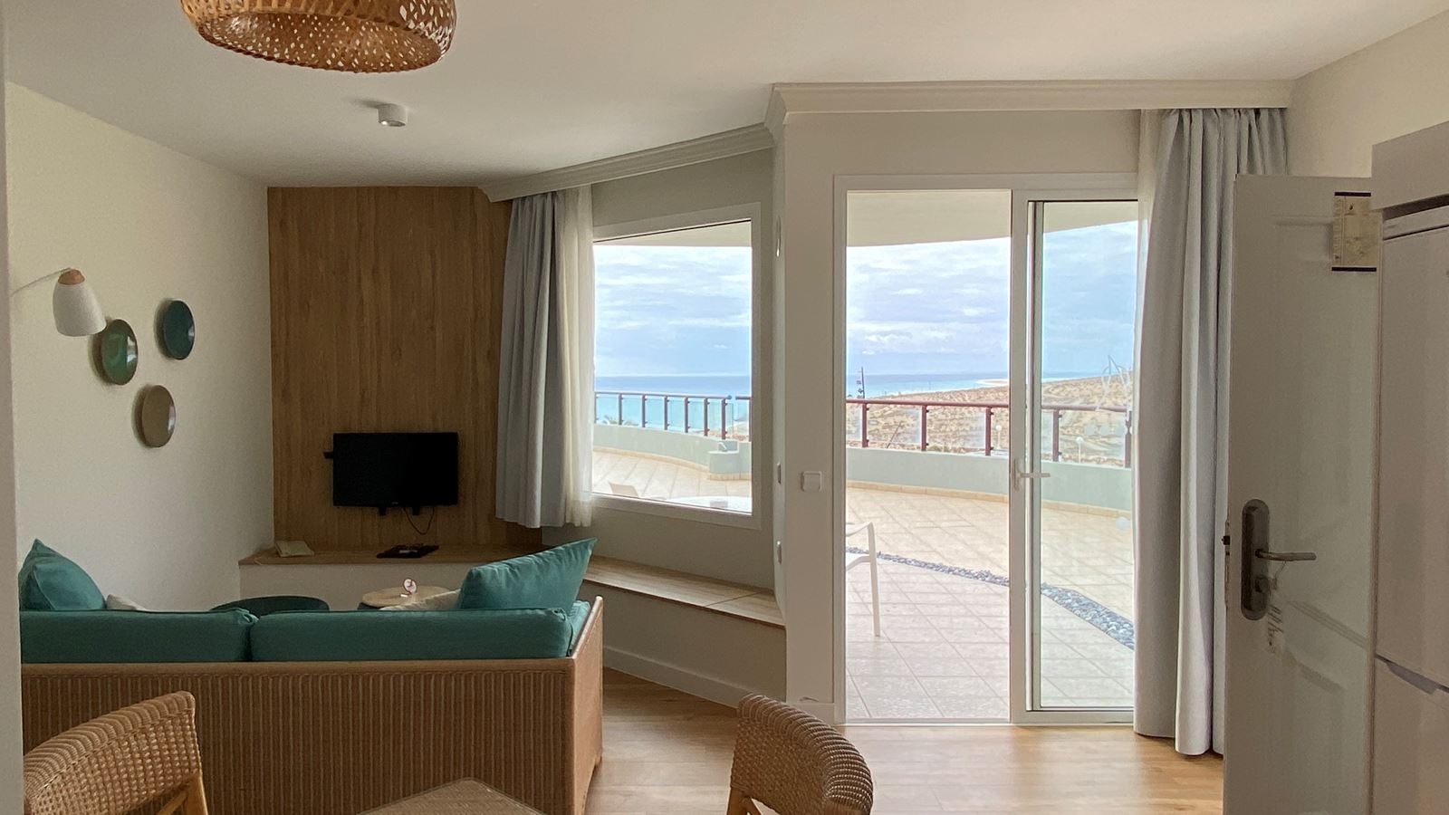 rooms-junior-suite-sea-view-js-sv