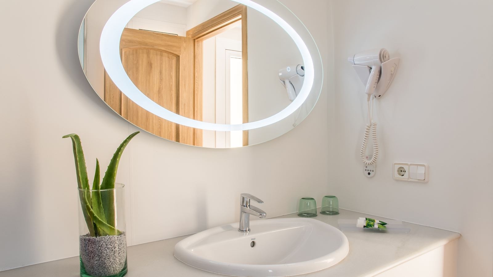 rooms-junior-suite-sea-view-js-sv