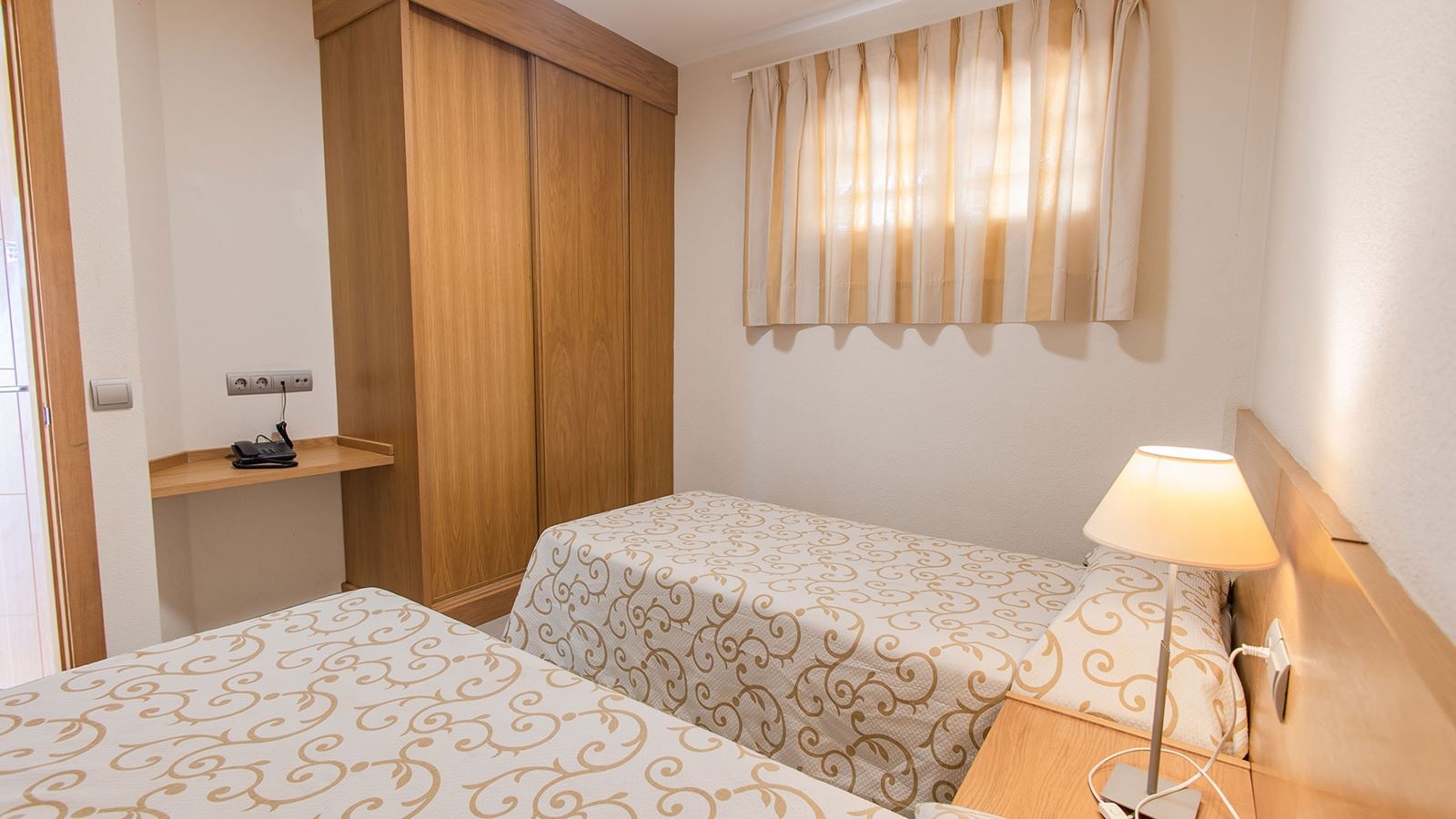 rooms-classic-1-bedroom-apartment-sea-view-with-balcony-type-a