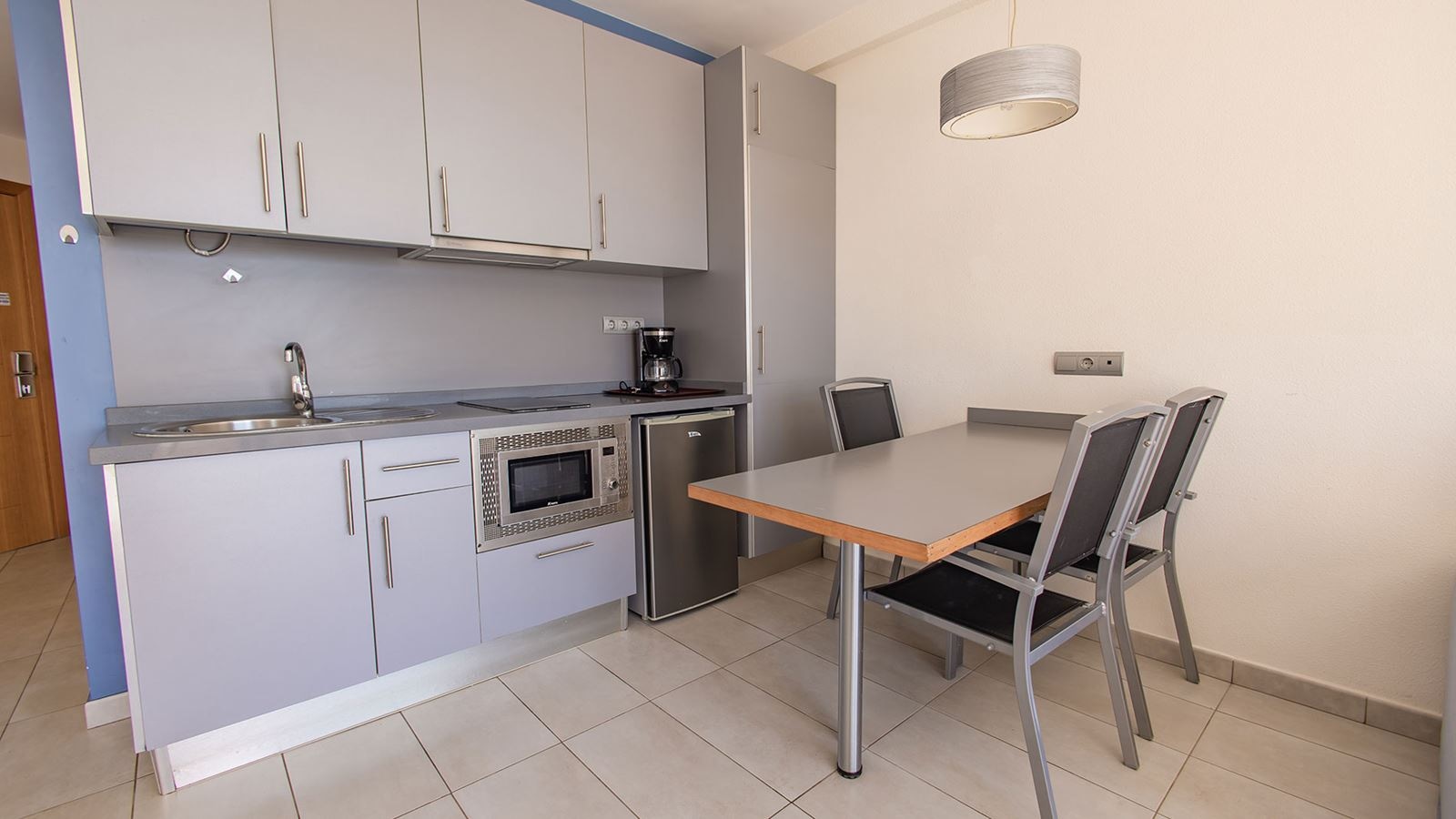 rooms-classic-1-bedroom-apartment-sea-view-with-balcony-type-a