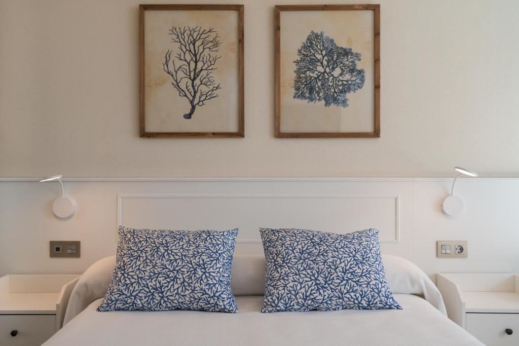 rooms-family-room-garden-view-balcony-or-terrace