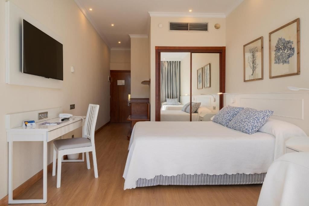 rooms-family-room-garden-view-balcony-or-terrace