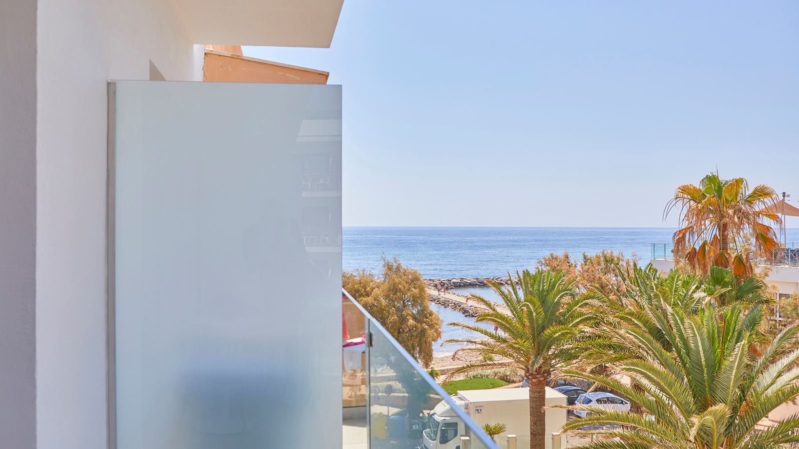 rooms-standard-room--side-sea-view