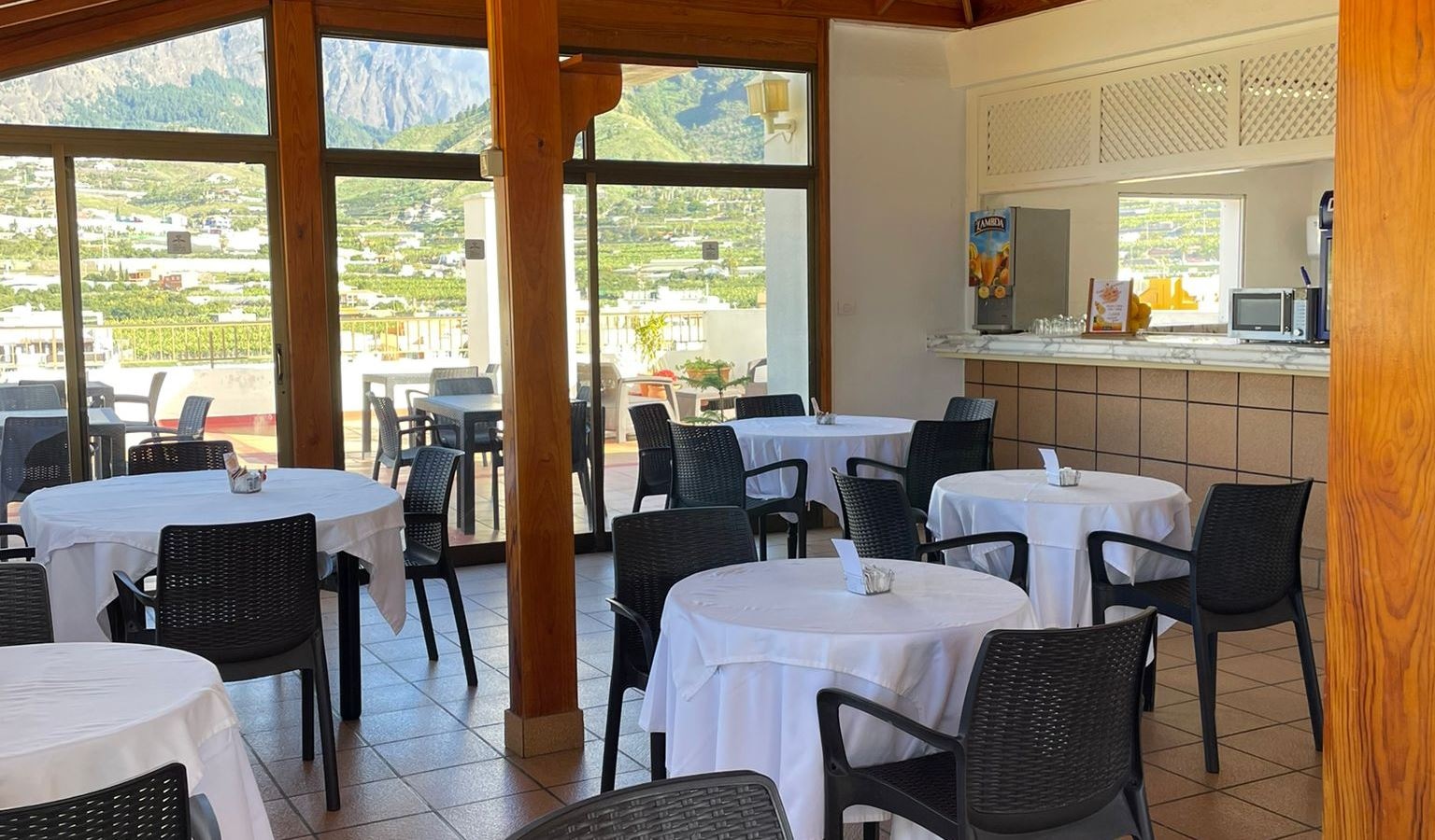 restaurants-restaurant