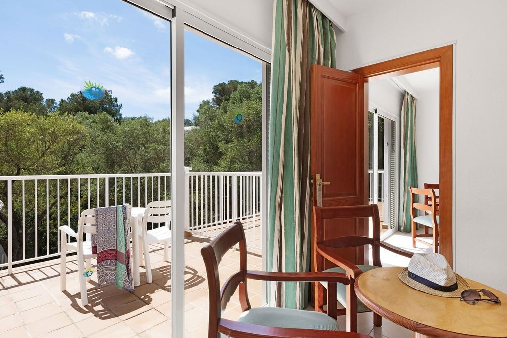 rooms-two-double-rooms-connecting-with-air-conditioning-and-balconieserraces