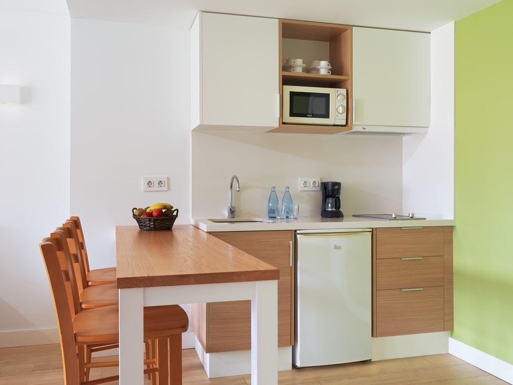 rooms-premium-apartment-balcony-or-terrace