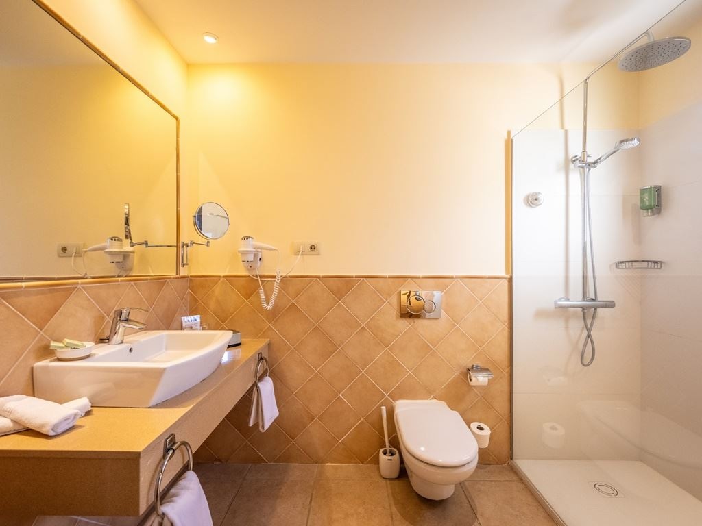 rooms-double-room-balcony-or-terrace