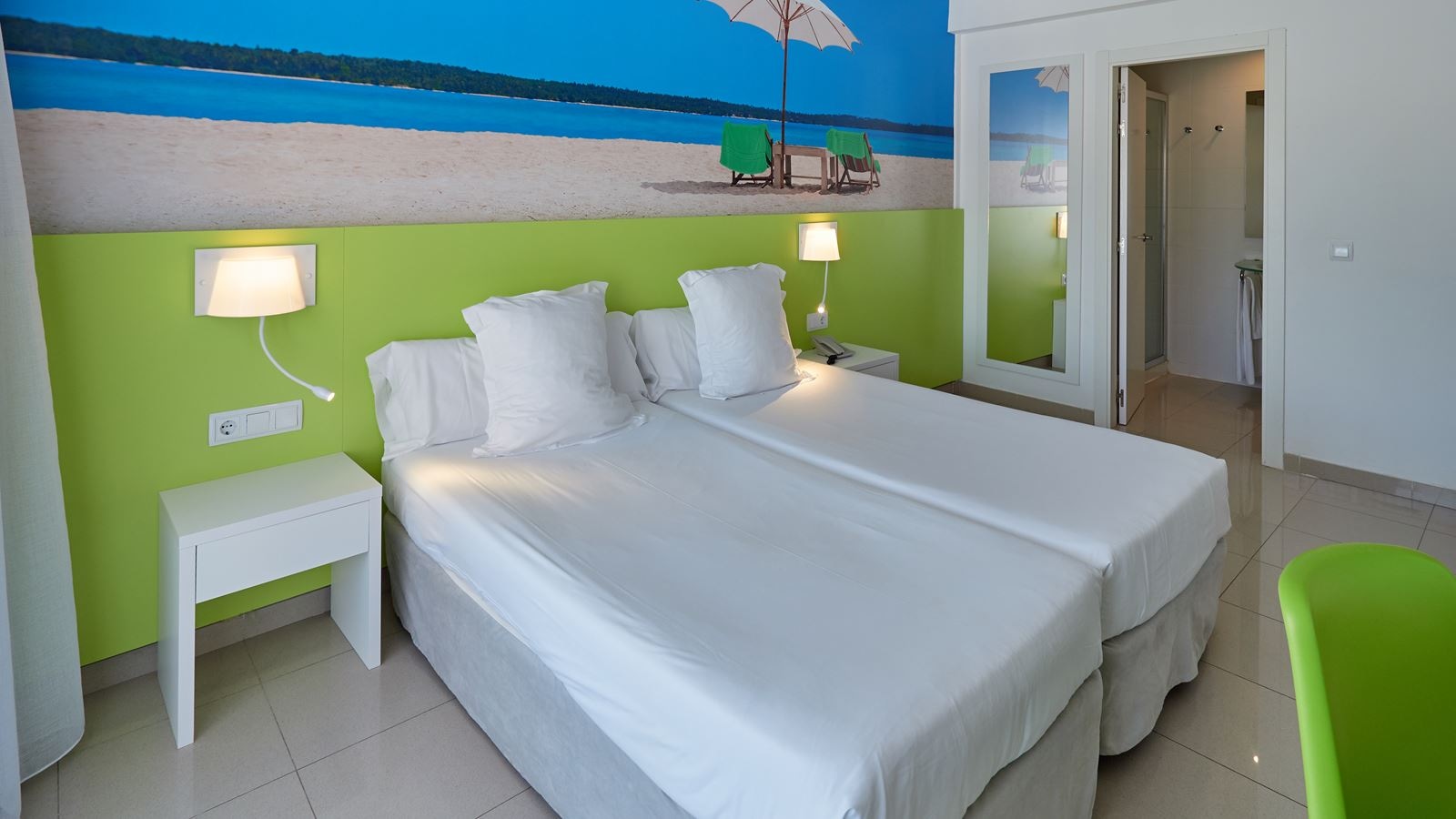 rooms-db--twin-room-balcony-or-terrace