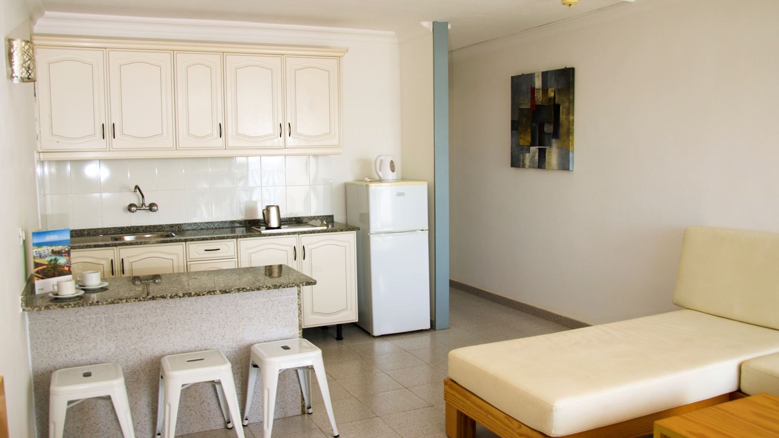 rooms-2-bedroom-apartment-balcony-or-terrace