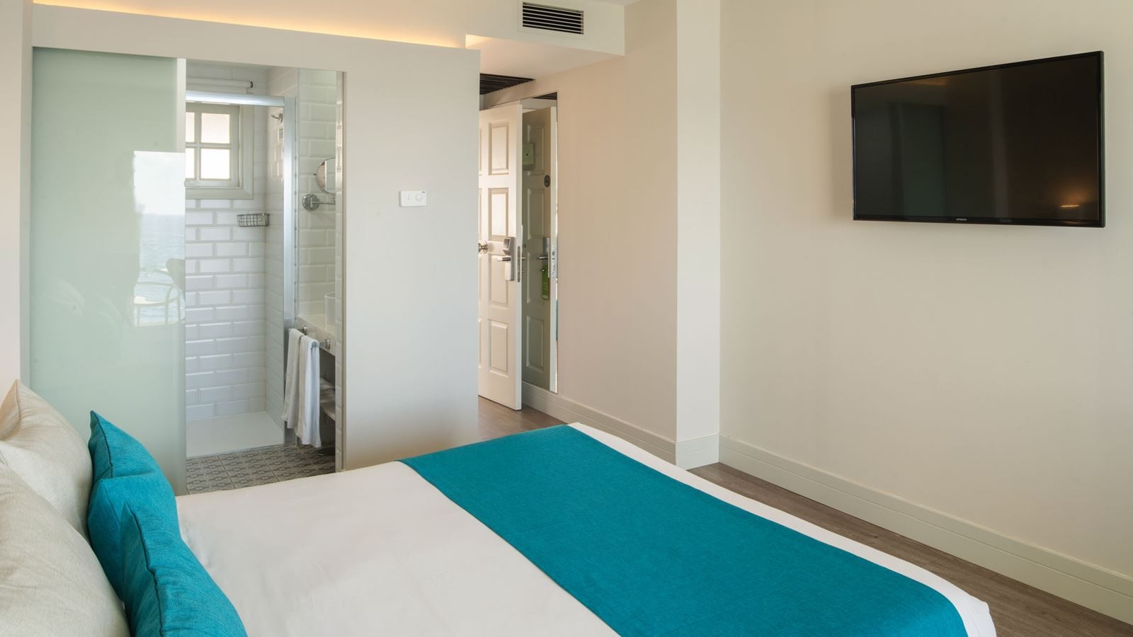 rooms-double-bedroom-sea-view-balcony-or-terrace