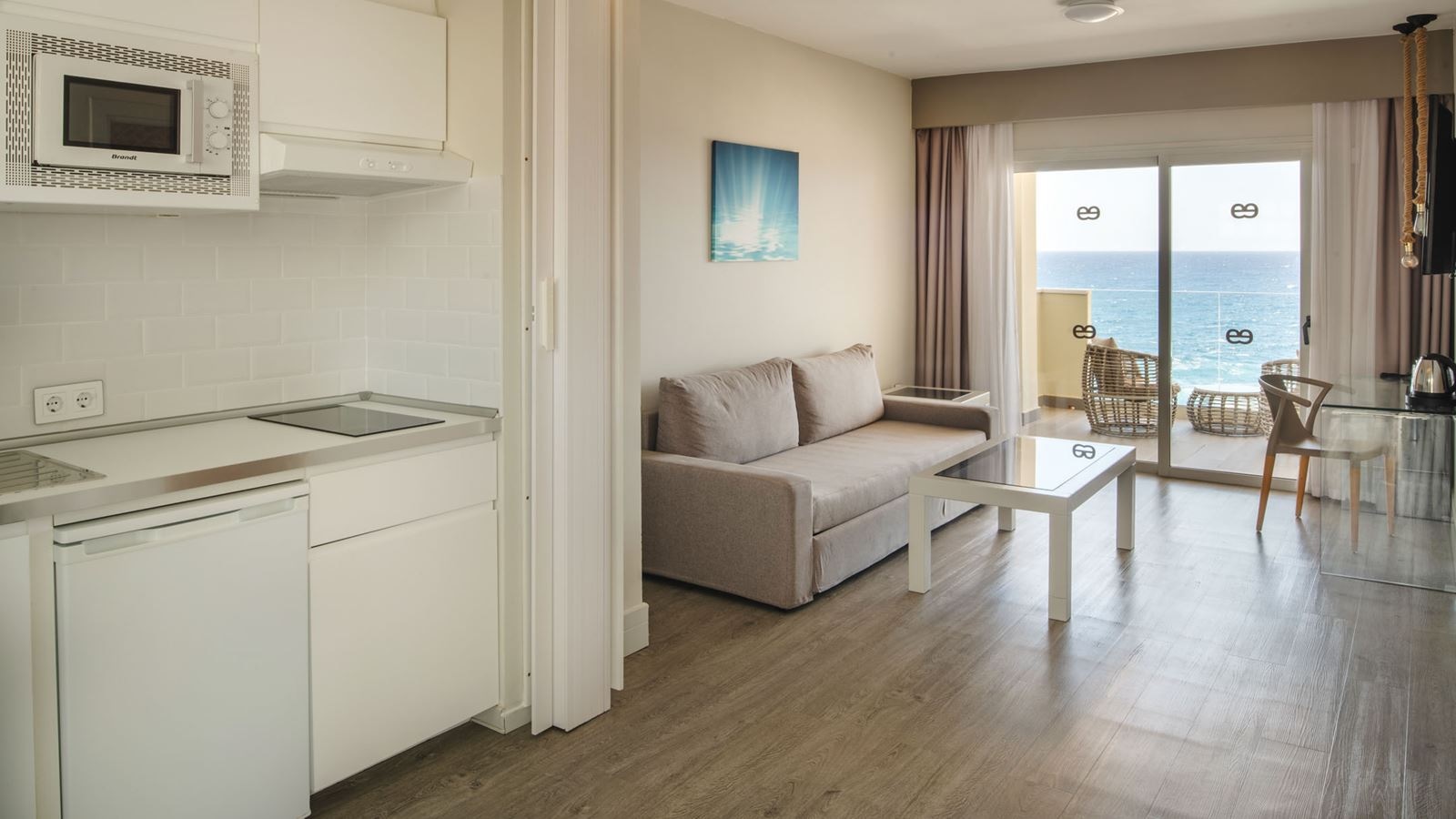 rooms-junior-suite-sea-view-balcony-or-terrace