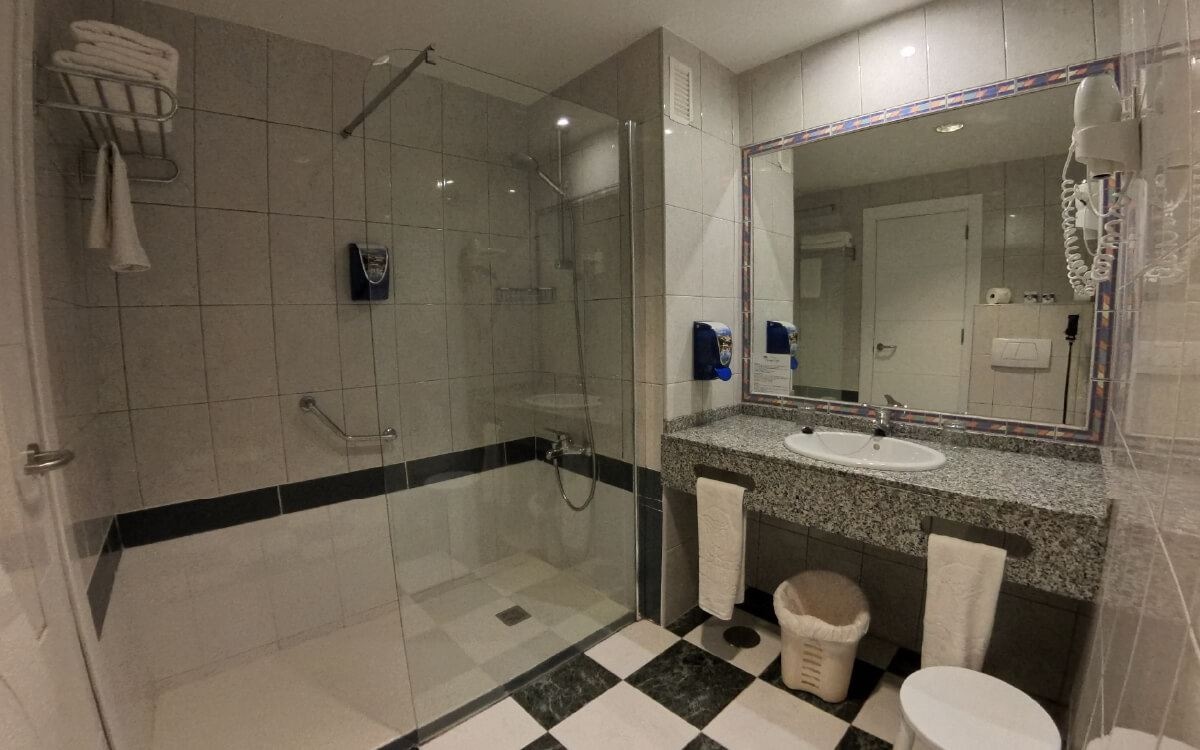 rooms-double-room-pool-view-with-balcony-or-terrace