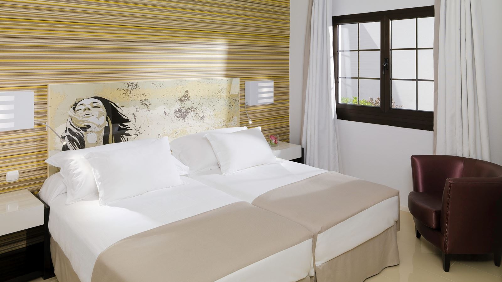 rooms-suite-poolview-balcony-or-terrace