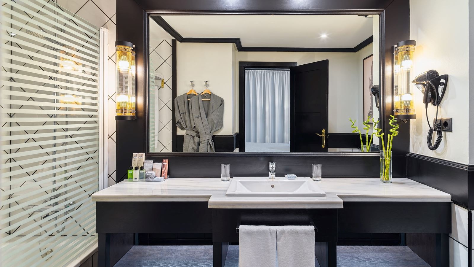 rooms-privilege-balcony-or-terrace