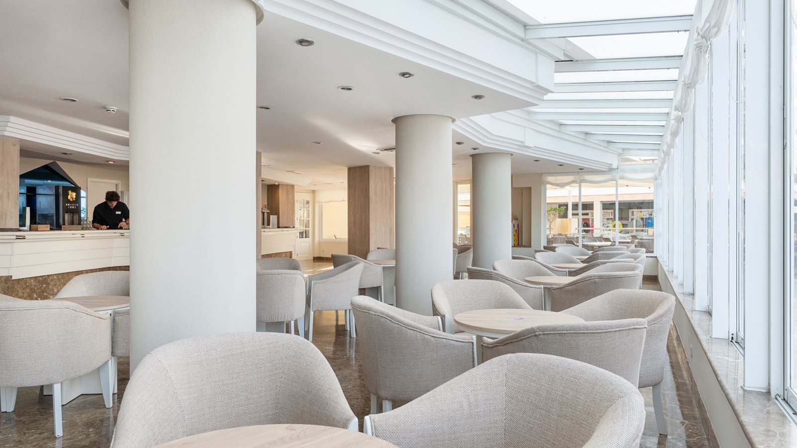 bars-un-bar-cerca-del-mar