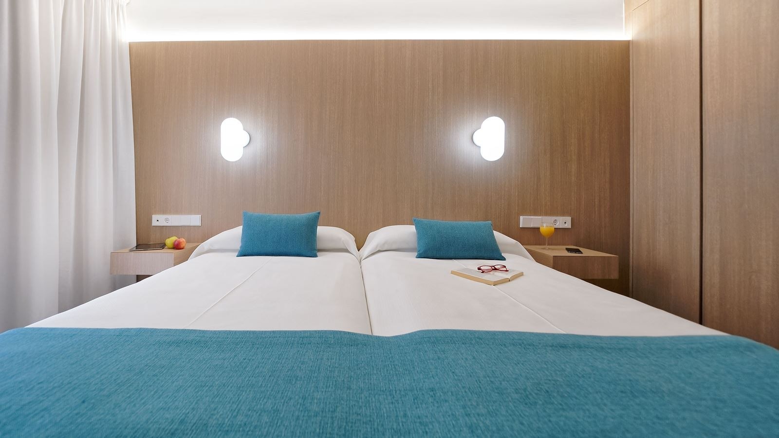 rooms-apartment-1-bedroom-poolview