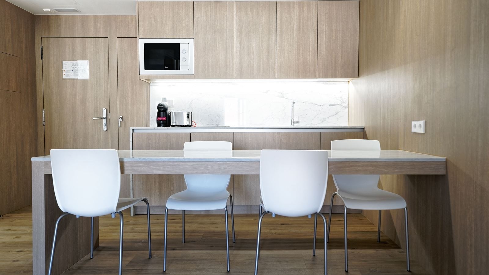 rooms-apartment-2-bedrooms-streetview